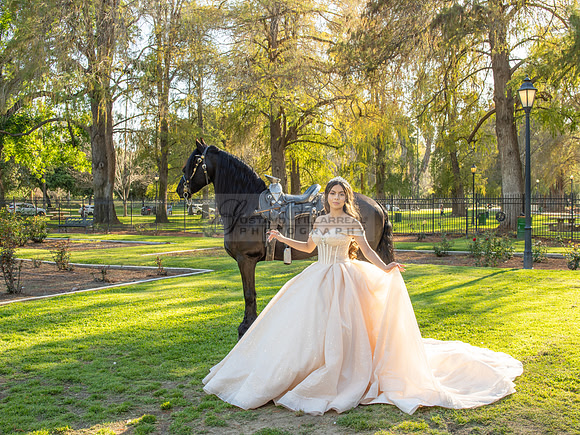Quinceanera photoshoot at Rose Garden in Riverside Ca. Sesion de fotos en caballos, Gustavo Villarreal Photography, 323-633-8283