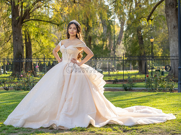 Quinceanera photoshoot at Rose Garden in Riverside Ca. Sesion de fotos en caballos, Gustavo Villarreal Photography, 323-633-8283