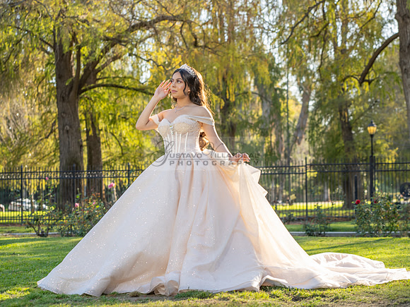 Quinceanera photoshoot at Rose Garden in Riverside Ca. Sesion de fotos en caballos, Gustavo Villarreal Photography, 323-633-8283