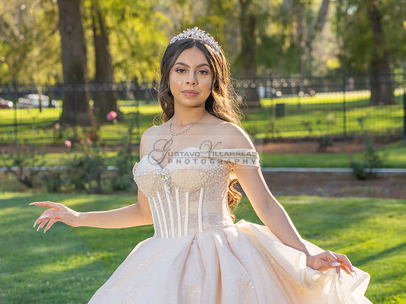 Quinceanera photoshoot at Rose Garden in Riverside Ca. Sesion de fotos en caballos, Gustavo Villarreal Photography, 323-633-8283