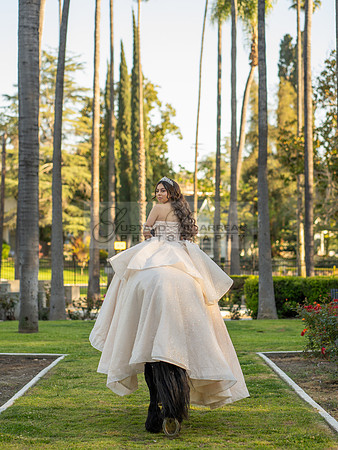 Quinceanera photoshoot at Rose Garden in Riverside Ca. Sesion de fotos en caballos, Gustavo Villarreal Photography, 323-633-8283
