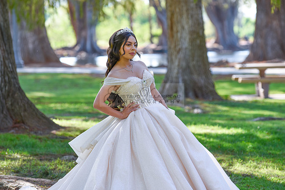 Quinceanera photoshoot at Rose Garden in Riverside Ca. Sesion de fotos en caballos, Gustavo Villarreal Photography, 323-633-8283