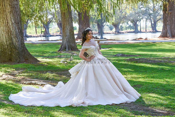 Quinceanera photoshoot at Rose Garden in Riverside Ca. Sesion de fotos en caballos, Gustavo Villarreal Photography, 323-633-8283
