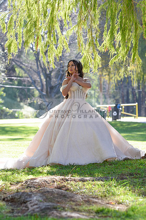 Quinceanera photoshoot at Rose Garden in Riverside Ca. Sesion de fotos en caballos, Gustavo Villarreal Photography, 323-633-8283