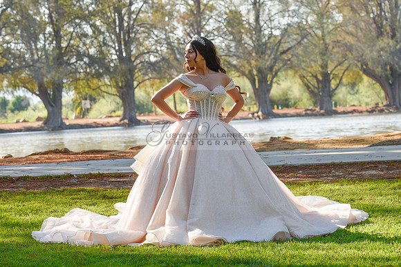 Quinceanera photoshoot at Rose Garden in Riverside Ca. Sesion de fotos en caballos, Gustavo Villarreal Photography, 323-633-8283