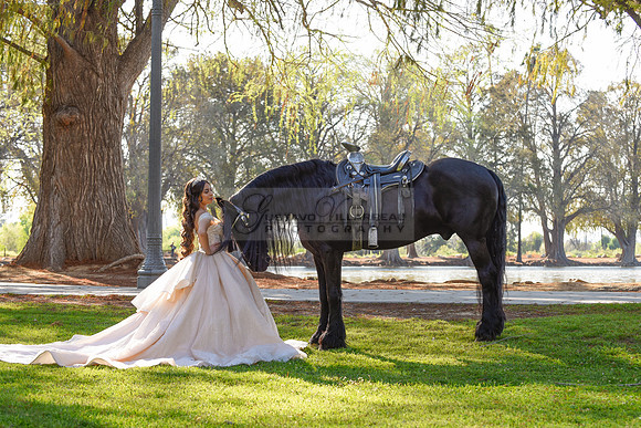 Quinceanera photoshoot at Rose Garden in Riverside Ca. Sesion de fotos en caballos, Gustavo Villarreal Photography, 323-633-8283