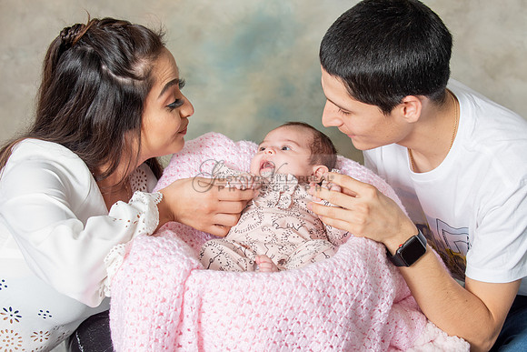 Baby girl studio photo session, maternity photos, family photos