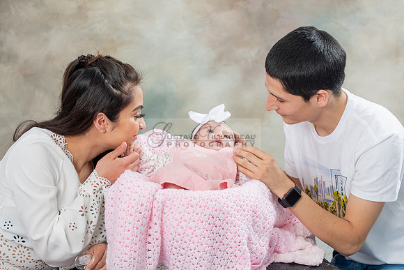 Baby girl studio photo session, maternity photos, family photos