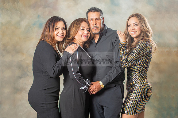 Family studio photo session, Maternity photos, baby photos by Gustavo Villarreal Photography, 323-633-8283
