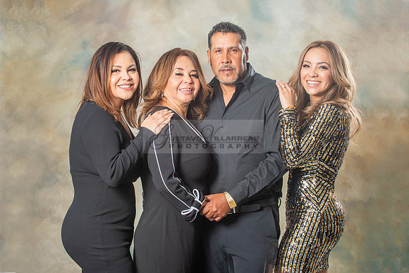 Family studio photo session, Maternity photos, baby photos by Gustavo Villarreal Photography, 323-633-8283