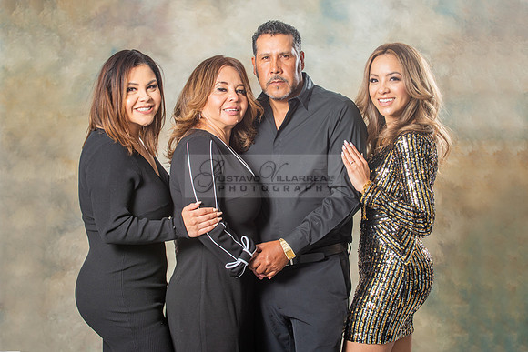 Family studio photo session, Maternity photos, baby photos by Gustavo Villarreal Photography, 323-633-8283