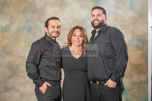 Family studio photo session, Maternity photos, baby photos by Gustavo Villarreal Photography, 323-633-8283