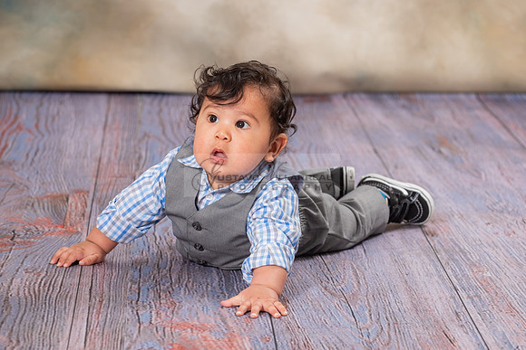 Susan y Francisco 6 months baby boy photos near Whittier Ca, by Gustavo Villarreal Photography 323-633-8283