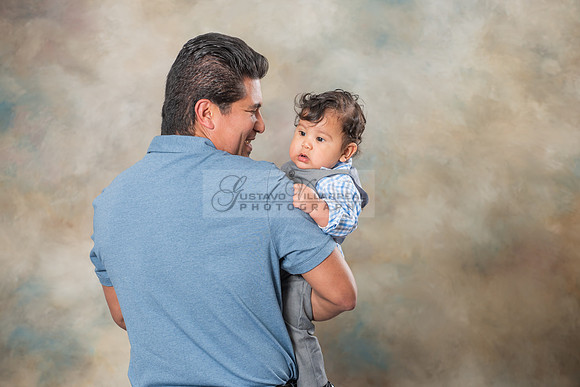 Susan y Francisco 6 months baby boy photos near Whittier Ca, by Gustavo Villarreal Photography 323-633-8283