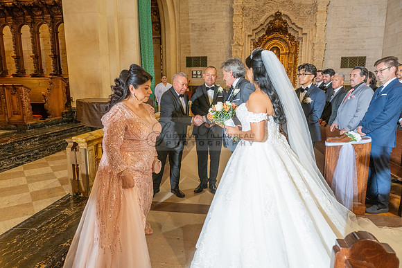 Brenda-and-Ismael-wedding- ceremony-at-St-Vincent-catholic-church-in-Los- Angeles-Ca-photographer-videographer-gvphotoandvide.com-323-633-8283