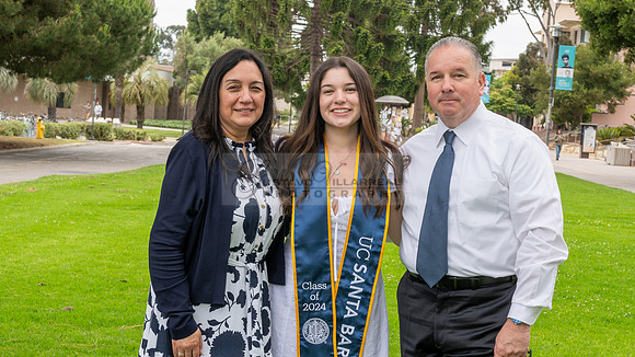 Lauren Berry graduation photos, portraits at UCSB Santa Barbara Ca. Gustavo Villarreal Photography, 323-633-8283