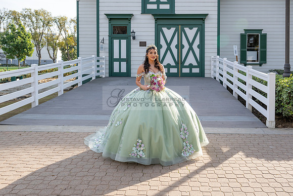 Geannah Gonzalez quinceanera, sweet 16, photo shoot at Heritage Park in Santa Fe Springs Ca. Gustavo Villarreal Photography, 323-633-8283