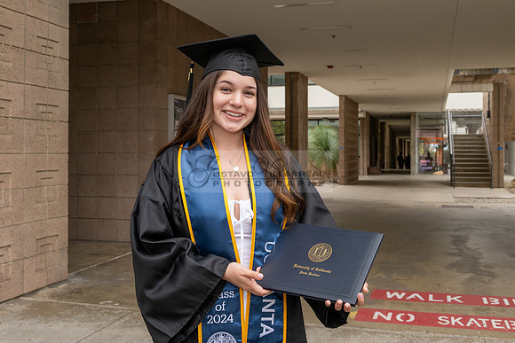 Lauren Berry graduation photos, portraits at UCSB Santa Barbara Ca. Gustavo Villarreal Photography, 323-633-8283