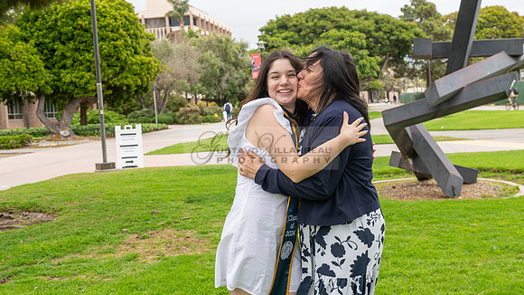 Lauren Berry graduation photos, portraits at UCSB Santa Barbara Ca. Gustavo Villarreal Photography, 323-633-8283