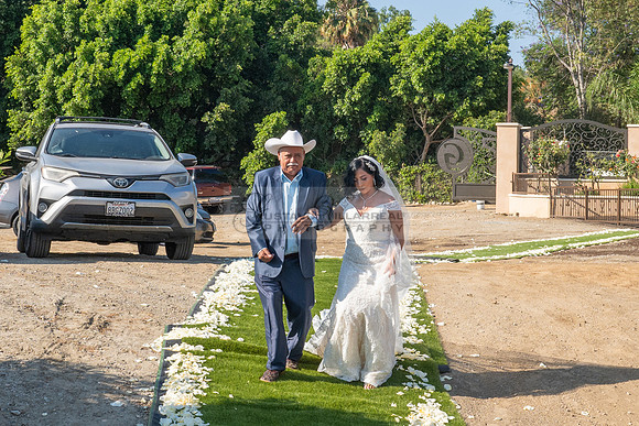 Gloria y Jose Luis Engagement photos en el rancho, caballos, Novias, La Puente Ca, 323-633-8283, www.gvphotoandvideo.com