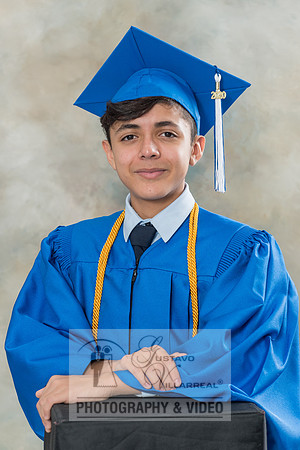 Graduation photo session in Whittier Ca, 323-633-8283, www.gustavovillarreal.com