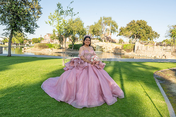 Darlene Dorado quinceanera, sweet 16, weddings, photo, shoot, at Cerritos heritage park in Cerritos Ca, Gustavo Villarreal, photography, videography, 323-633-8283, www.gustavovillarreal.com