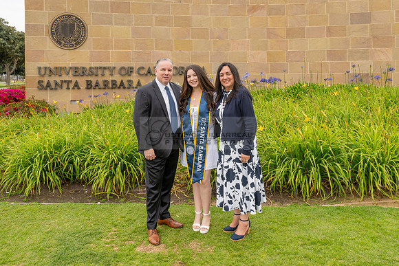 Lauren Berry graduation photos, portraits at UCSB Santa Barbara Ca. Gustavo Villarreal Photography, 323-633-8283