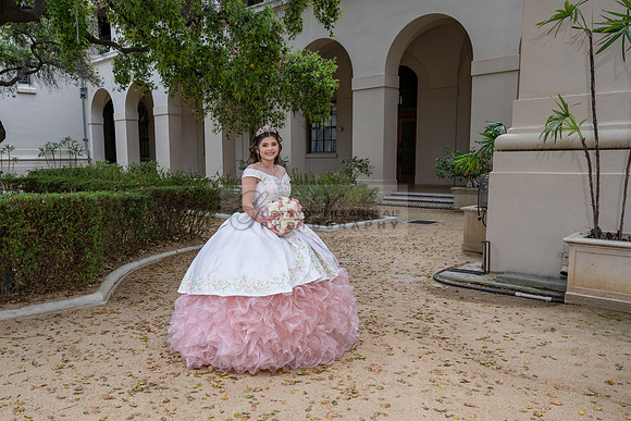 Natalie Gutierrez quinceañera photoshoot at the beautiful and historic place in Pasadena Ca. wedding and sweet 16th Photographer Gustavo Villarreal, 323-633-8283