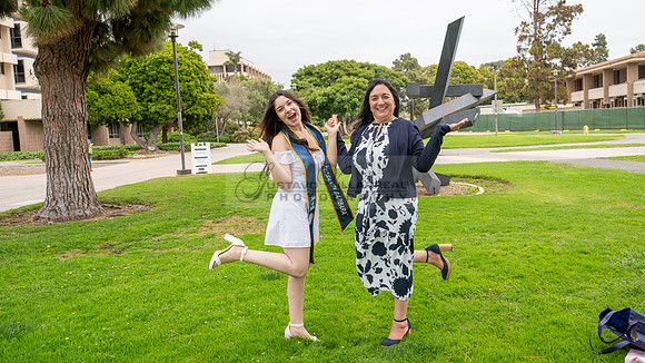 Lauren Berry graduation photos, portraits at UCSB Santa Barbara Ca. Gustavo Villarreal Photography, 323-633-8283