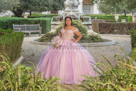 Camila Pacheco quinceanera, sweet 16, photo session in Pasadena City Hall in Pasadena California, photography and videography by Gustavo Villarreal photographer, 323-633-8283, www.gvphotoandvideo.com