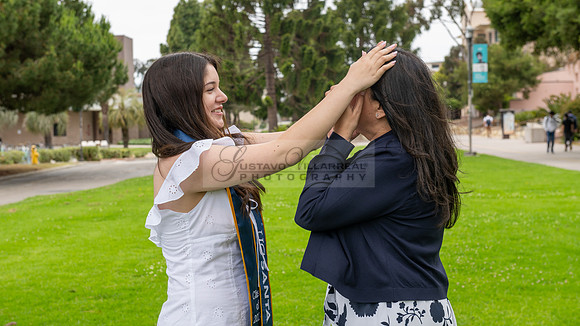 Lauren Berry graduation photos, portraits at UCSB Santa Barbara Ca. Gustavo Villarreal Photography, 323-633-8283