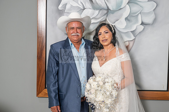 Gloria y Jose Luis Engagement photos en el rancho, caballos, Novias, La Puente Ca, 323-633-8283, www.gvphotoandvideo.com