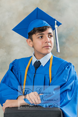Graduation photo session in Whittier Ca, 323-633-8283, www.gustavovillarreal.com