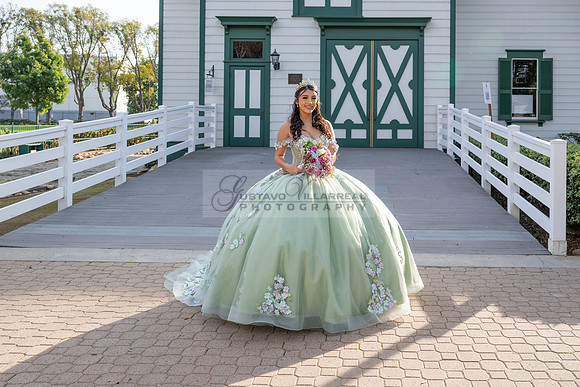 Geannah Gonzalez quinceanera, sweet 16, photo shoot at Heritage Park in Santa Fe Springs Ca. Gustavo Villarreal Photography, 323-633-8283