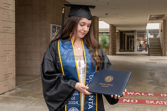 Lauren Berry graduation photos, portraits at UCSB Santa Barbara Ca. Gustavo Villarreal Photography, 323-633-8283