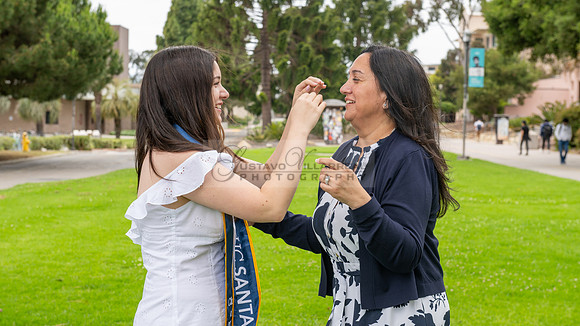 Lauren Berry graduation photos, portraits at UCSB Santa Barbara Ca. Gustavo Villarreal Photography, 323-633-8283
