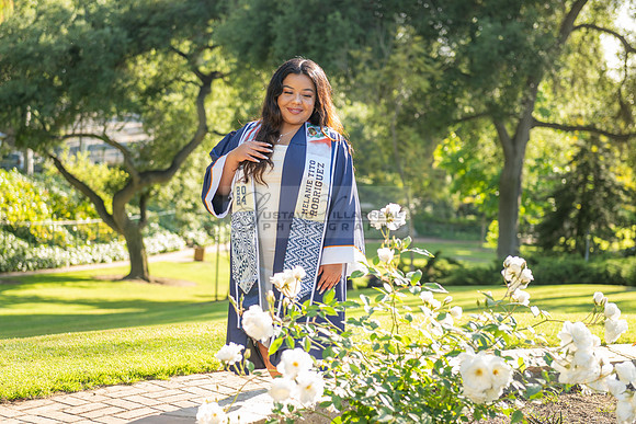 Melanie graduation photographer CSUF, California State University Fullerton, Whittier Ca, Gustavo Villarreal Photography, 323-633-8283, www.gvphotoandvideo.com