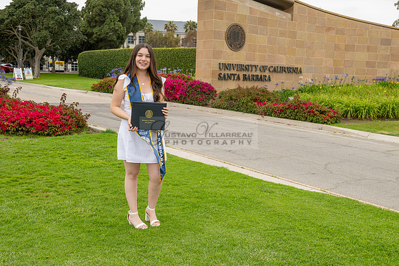 Lauren Berry graduation photos, portraits at UCSB Santa Barbara Ca. Gustavo Villarreal Photography, 323-633-8283