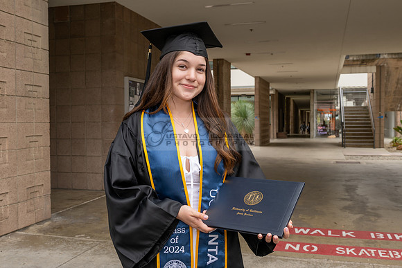 Lauren Berry graduation photos, portraits at UCSB Santa Barbara Ca. Gustavo Villarreal Photography, 323-633-8283