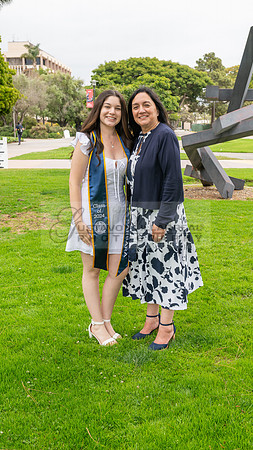 Lauren Berry graduation photos, portraits at UCSB Santa Barbara Ca. Gustavo Villarreal Photography, 323-633-8283