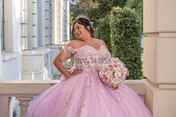 Camila Pacheco quinceanera, sweet 16, photo session in Pasadena City Hall in Pasadena California, photography and videography by Gustavo Villarreal photographer, 323-633-8283, www.gvphotoandvideo.com