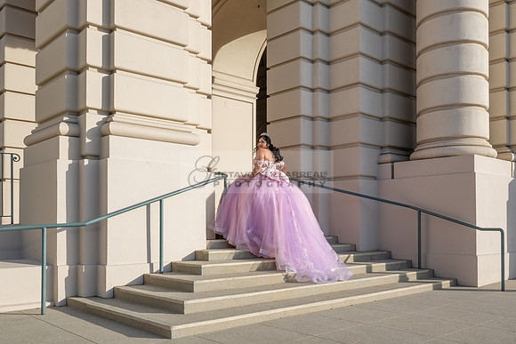 Camila Pacheco quinceanera, sweet 16, photo session in Pasadena City Hall in Pasadena California, photography and videography by Gustavo Villarreal photographer, 323-633-8283, www.gvphotoandvideo.com