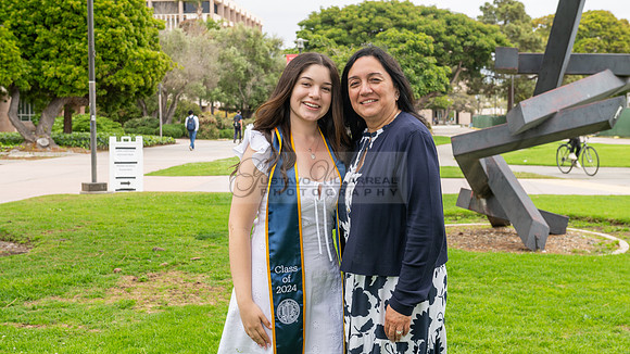 Lauren Berry graduation photos, portraits at UCSB Santa Barbara Ca. Gustavo Villarreal Photography, 323-633-8283
