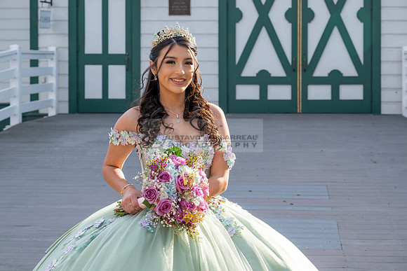 Geannah Gonzalez quinceanera, sweet 16, photo shoot at Heritage Park in Santa Fe Springs Ca. Gustavo Villarreal Photography, 323-633-8283