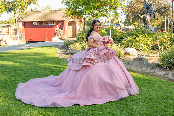 Darlene Dorado quinceanera, sweet 16, weddings, photo, shoot, at Cerritos heritage park in Cerritos Ca, Gustavo Villarreal, photography, videography, 323-633-8283, www.gustavovillarreal.com
