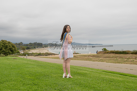 Lauren Berry graduation photos, portraits at UCSB Santa Barbara Ca. Gustavo Villarreal Photography, 323-633-8283