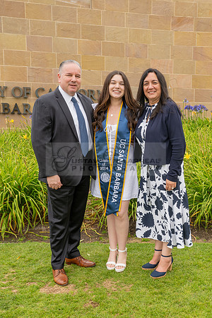 Lauren Berry graduation photos, portraits at UCSB Santa Barbara Ca. Gustavo Villarreal Photography, 323-633-8283