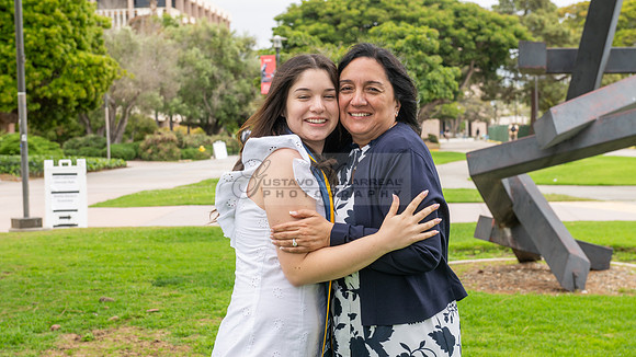 Lauren Berry graduation photos, portraits at UCSB Santa Barbara Ca. Gustavo Villarreal Photography, 323-633-8283