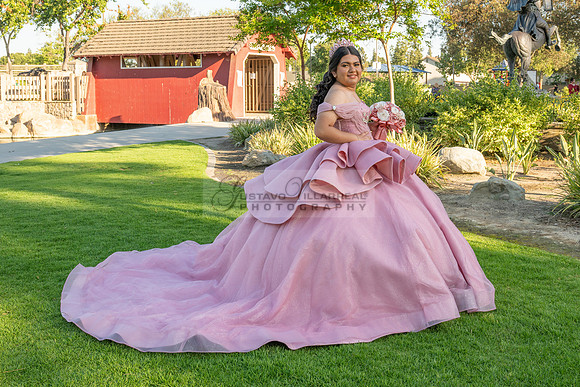 Darlene Dorado quinceanera, sweet 16, weddings, photo, shoot, at Cerritos heritage park in Cerritos Ca, Gustavo Villarreal, photography, videography, 323-633-8283, www.gustavovillarreal.com