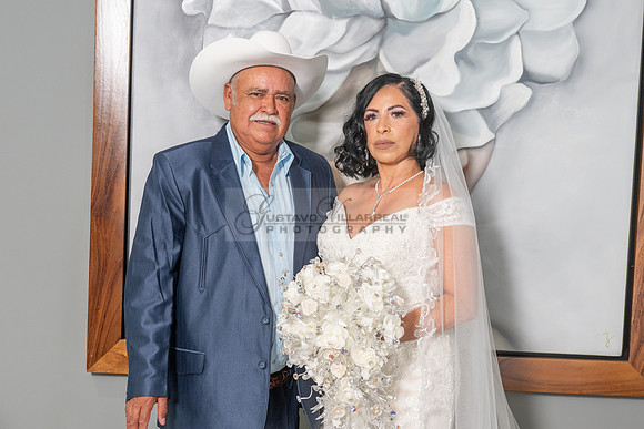 Gloria y Jose Luis Engagement photos en el rancho, caballos, Novias, La Puente Ca, 323-633-8283, www.gvphotoandvideo.com